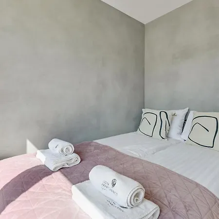 Lion Apartments - Villa Smolna 1 Апарт-отель *